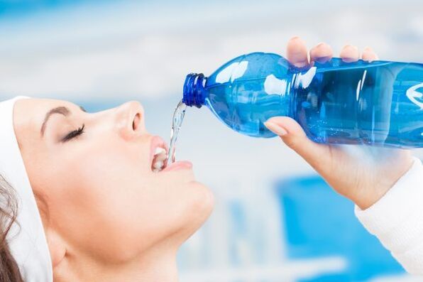 In a week, you can get rid of 5 kg of excess weight by drinking a lot of water